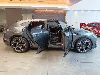 LAMBORGHINI URUS 2019 Image 5