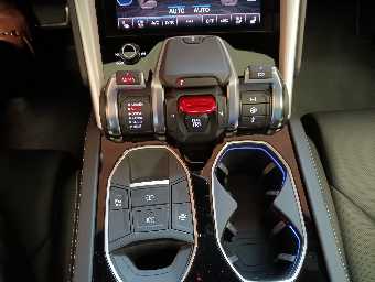 LAMBORGHINI URUS 2019 Image 40