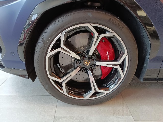 LAMBORGHINI URUS 2022 Image 21