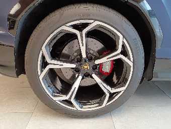 LAMBORGHINI URUS 2022 Image 17