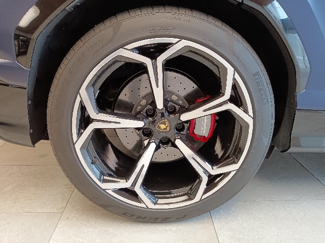 LAMBORGHINI URUS 2022 Image 23