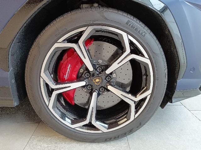 LAMBORGHINI URUS 2022 Image 24
