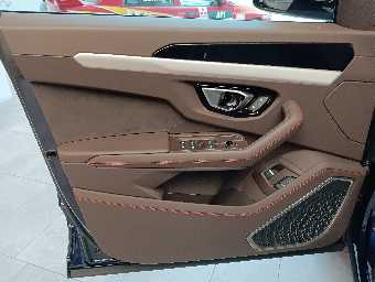LAMBORGHINI URUS 2022 Image 23