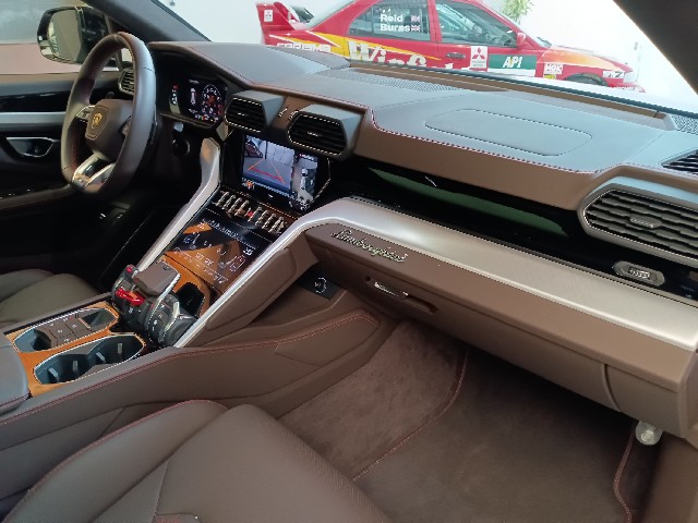 LAMBORGHINI URUS 2022 Image 39