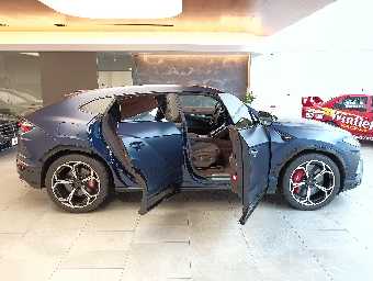 LAMBORGHINI URUS 2022 Image 5