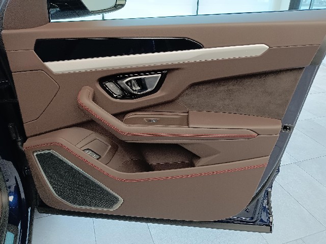 LAMBORGHINI URUS 2022 Image 42