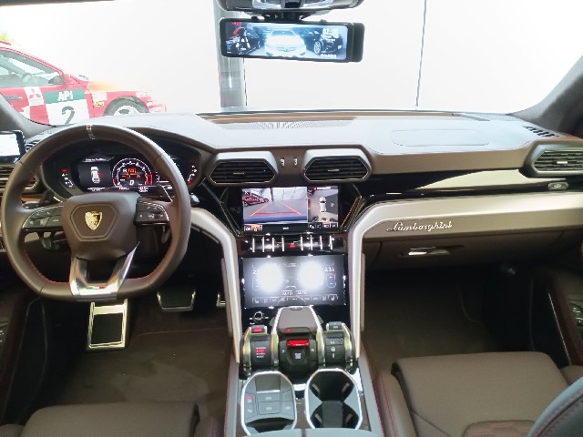 LAMBORGHINI URUS 2022 Image 45