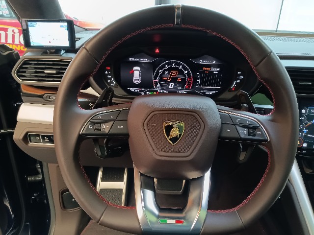 LAMBORGHINI URUS 2022 Image 57