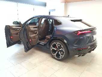 LAMBORGHINI URUS 2022 Image 10