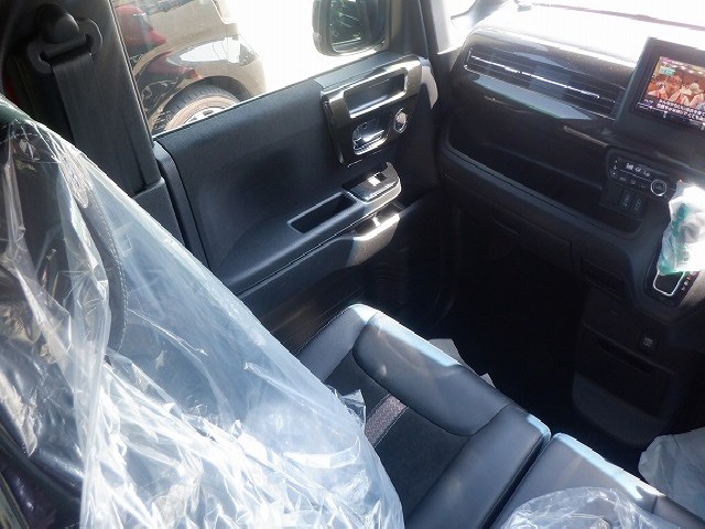 HONDA N-BOX CUSTOM 2020 Image 41