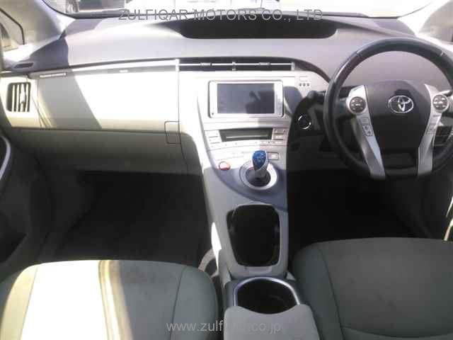 TOYOTA PRIUS PHV 2013 Image 8