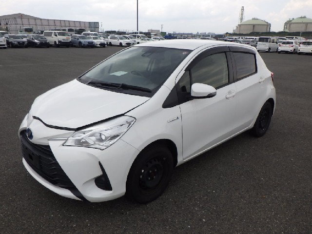 TOYOTA VITZ 2019 Image 24