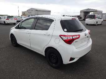 TOYOTA VITZ 2019 Image 13