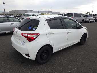 TOYOTA VITZ 2019 Image 16