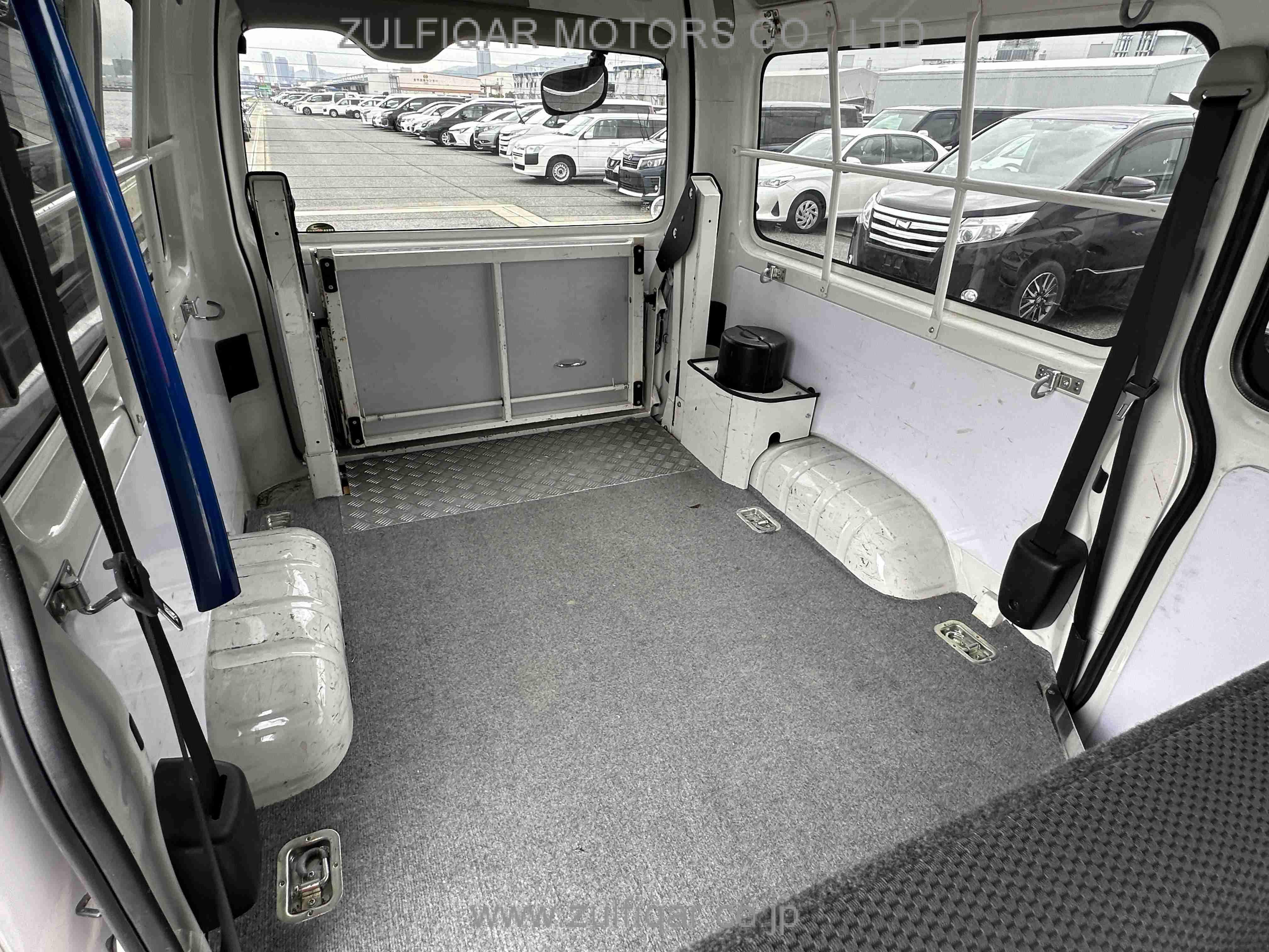 TOYOTA HIACE 2016 Image 24