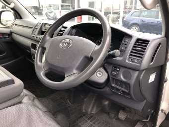 TOYOTA HIACE 2016 Image 5