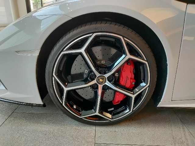 LAMBORGHINI HURACAN 2019 Image 19