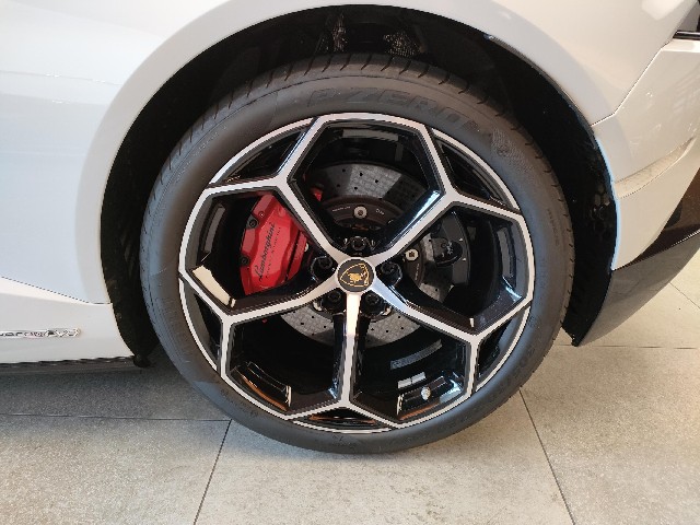 LAMBORGHINI HURACAN 2019 Image 20