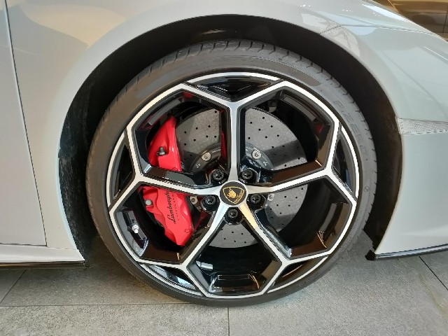 LAMBORGHINI HURACAN 2019 Image 22