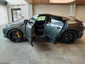 LAMBORGHINI URUS 2023 Image 11