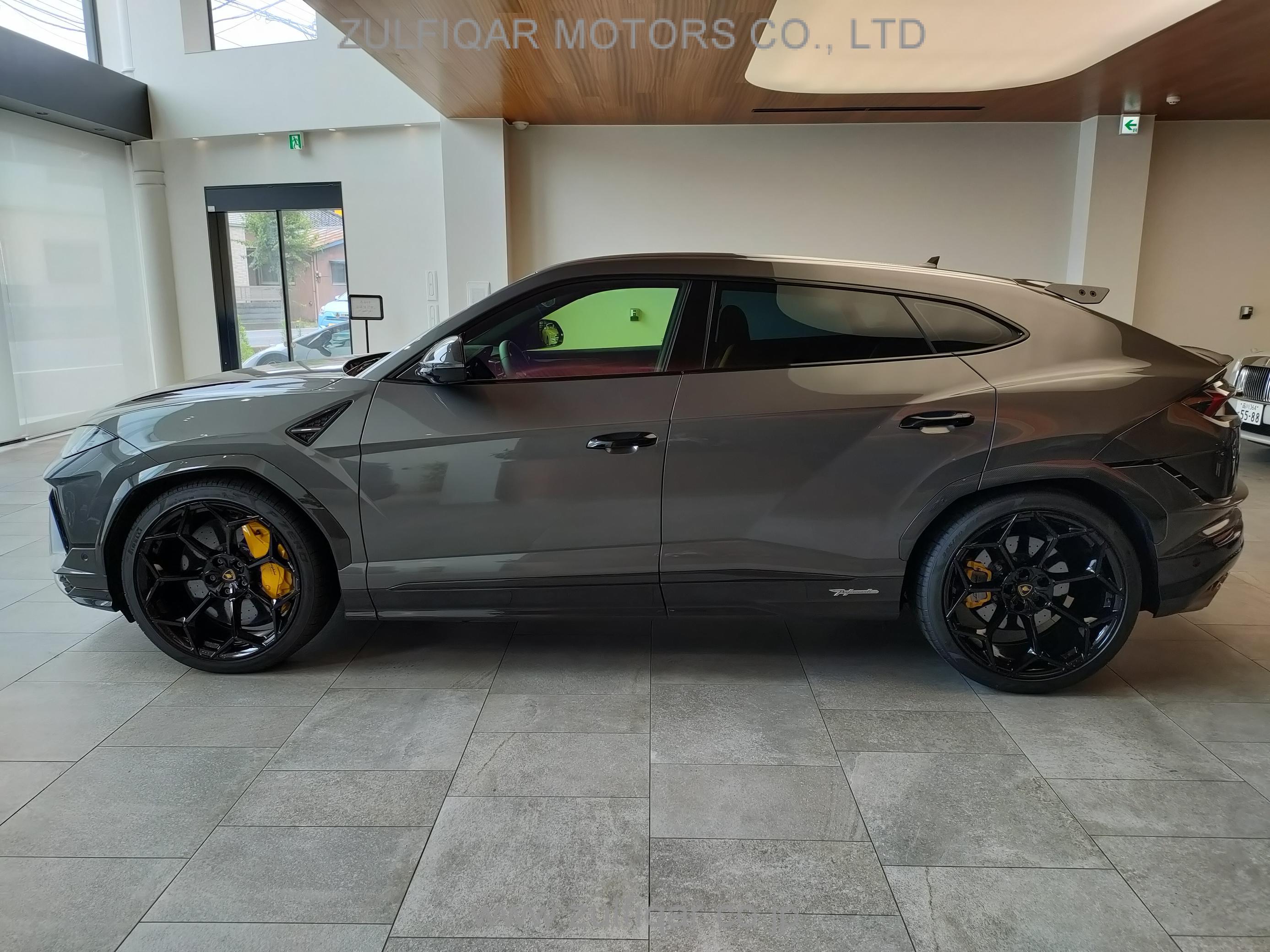 LAMBORGHINI URUS 2023 Image 12