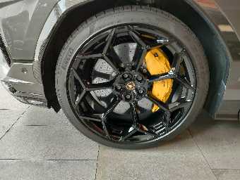 LAMBORGHINI URUS 2023 Image 13