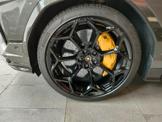 LAMBORGHINI URUS 2023 Image 19