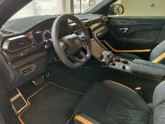 LAMBORGHINI URUS 2023 Image 17