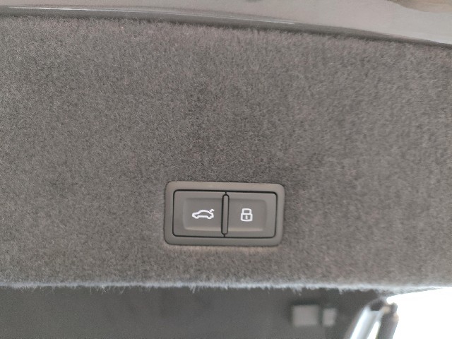 LAMBORGHINI URUS 2023 Image 29