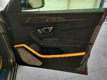 LAMBORGHINI URUS 2023 Image 30