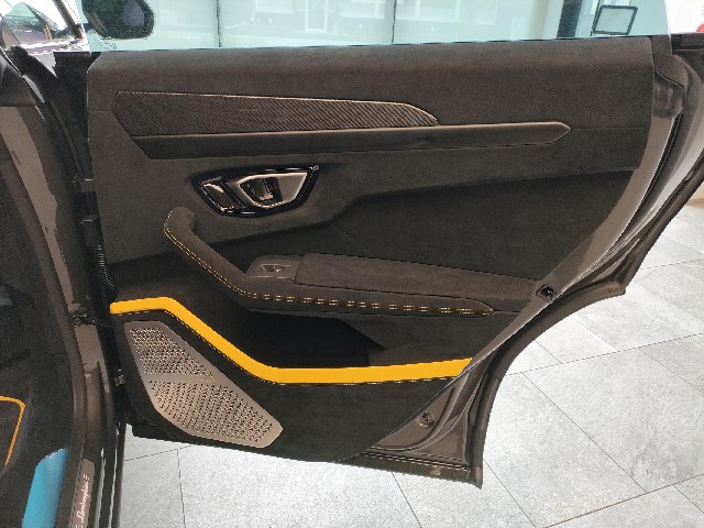 LAMBORGHINI URUS 2023 Image 37