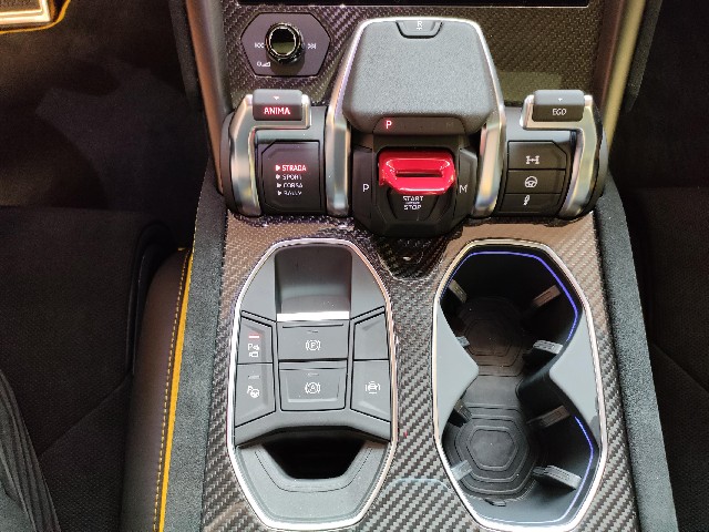 LAMBORGHINI URUS 2023 Image 44