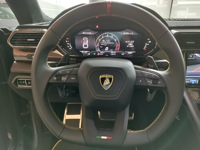 LAMBORGHINI URUS 2023 Image 45