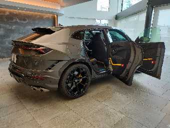 LAMBORGHINI URUS 2023 Image 6