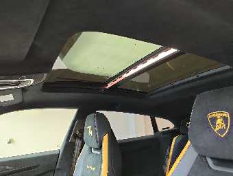 LAMBORGHINI URUS 2023 Image 45