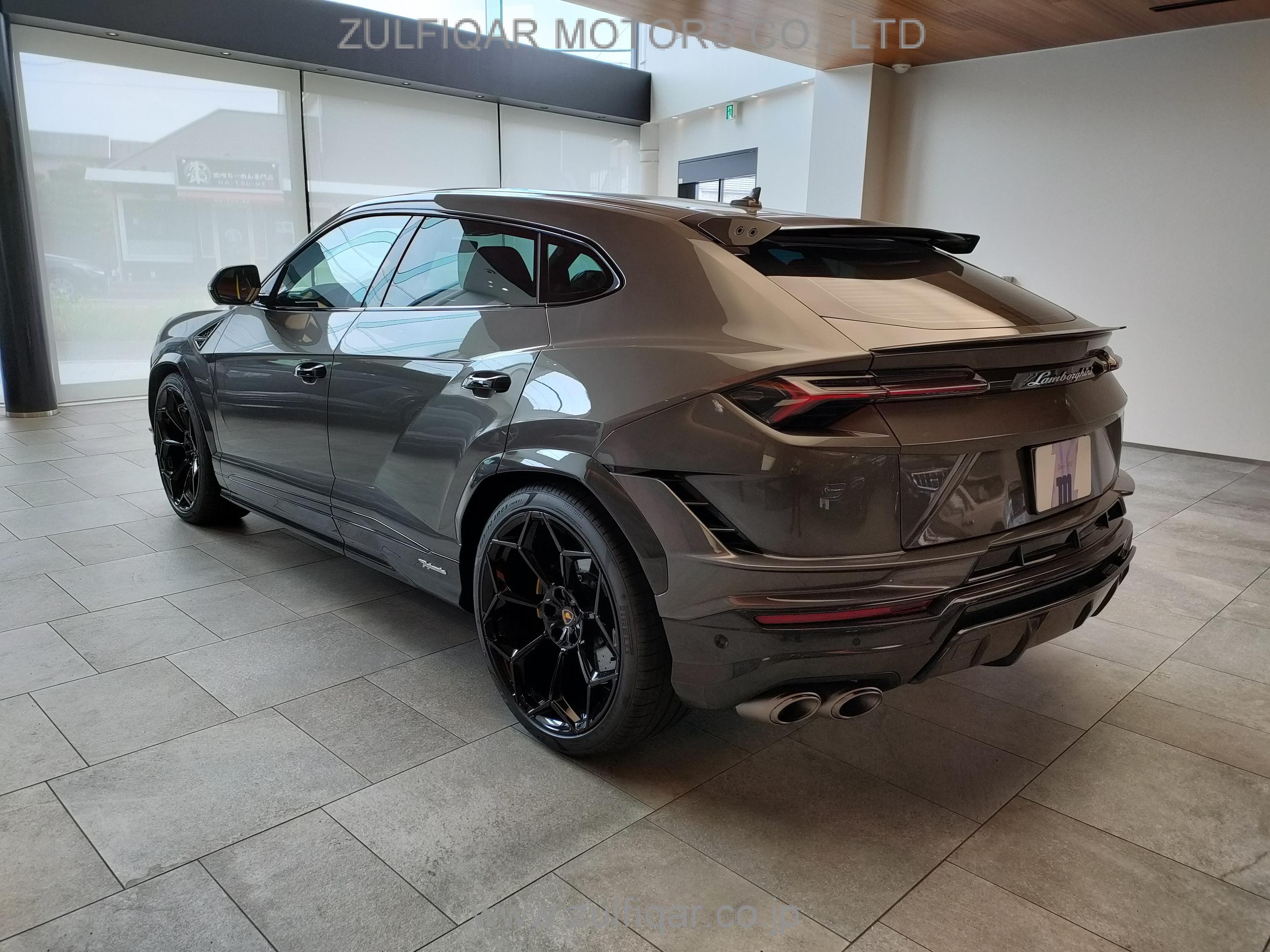 LAMBORGHINI URUS 2023 Image 9