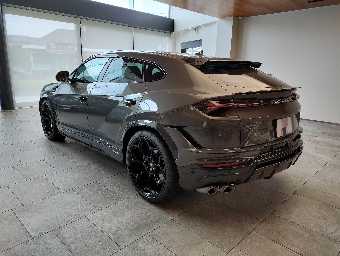 LAMBORGHINI URUS 2023 Image 9