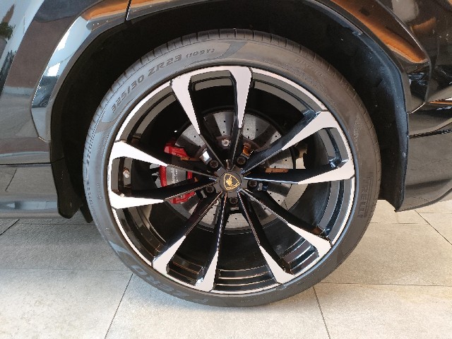 LAMBORGHINI URUS 2020 Image 21