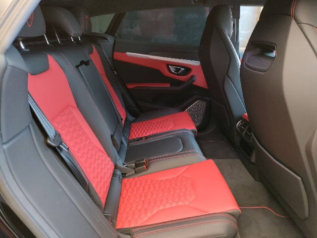LAMBORGHINI URUS 2020 Image 34