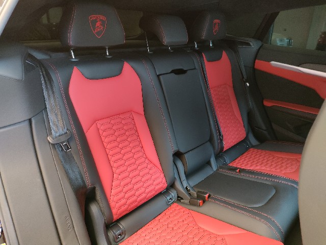 LAMBORGHINI URUS 2020 Image 36