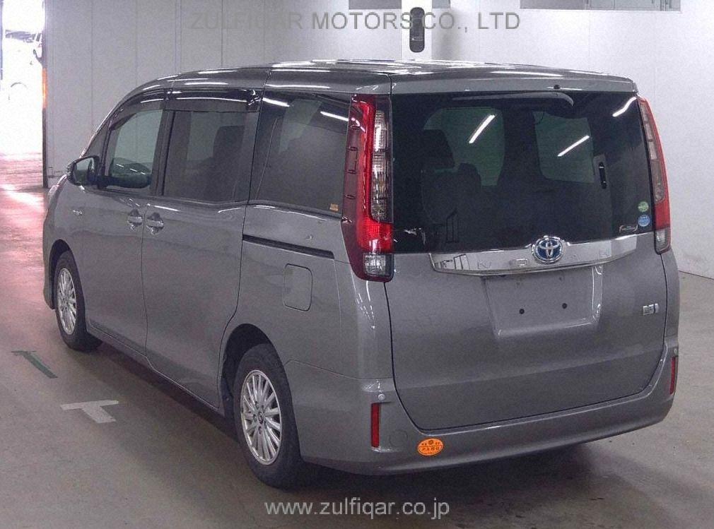 TOYOTA NOAH 2015 Image 2