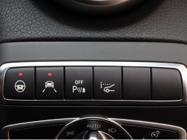 MERCEDES BENZ C CLASS 2020 Image 32