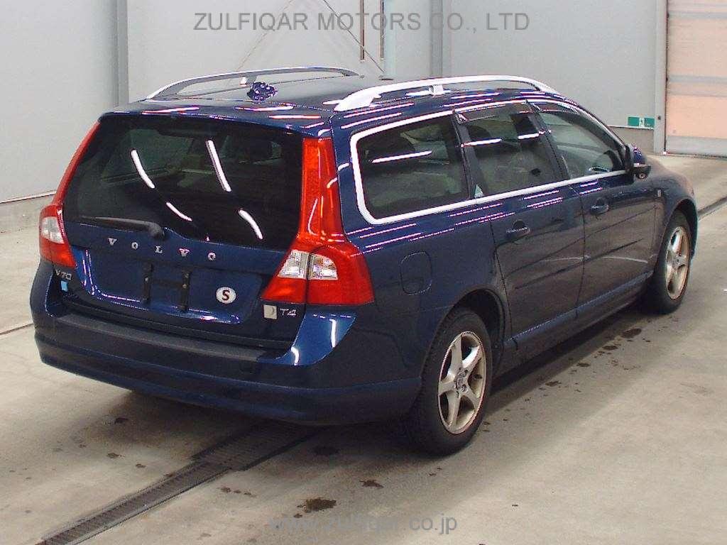 VOLVO V70 2012 Image 2