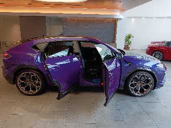 LAMBORGHINI URUS 2023 Image 13