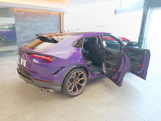 LAMBORGHINI URUS 2023 Image 21