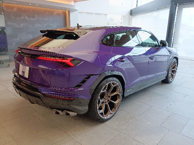 LAMBORGHINI URUS 2023 Image 22