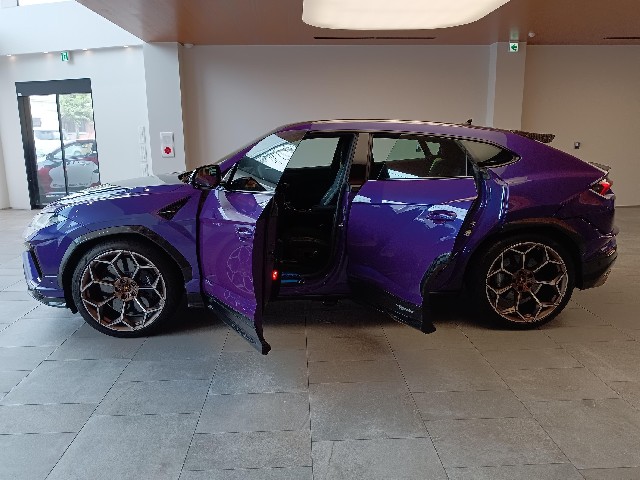 LAMBORGHINI URUS 2023 Image 30