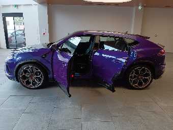 LAMBORGHINI URUS 2023 Image 25
