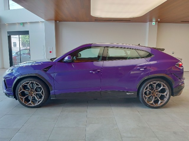 LAMBORGHINI URUS 2023 Image 32