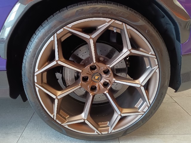 LAMBORGHINI URUS 2023 Image 35